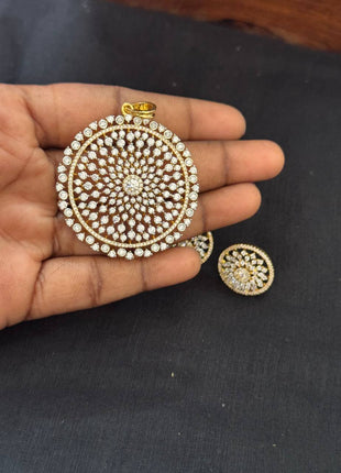 Stone Dollar With Earring