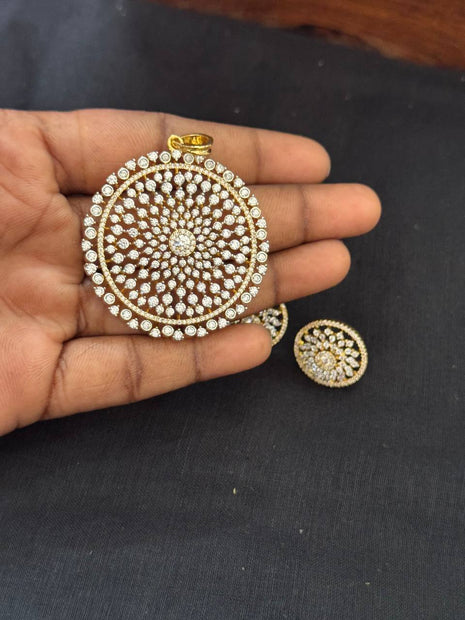Stone Dollar With Earring