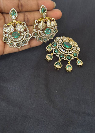 Stone Dollar With Earring