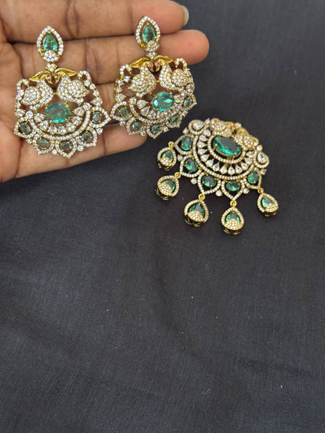 Stone Dollar With Earring