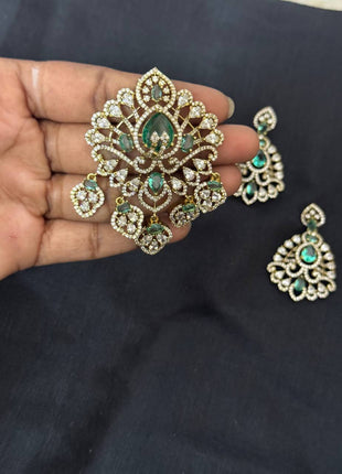 Stone Dollar With Earring