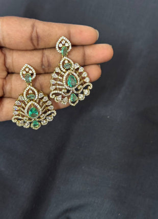 Stone Dollar With Earring