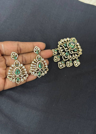 Stone Dollar With Earring