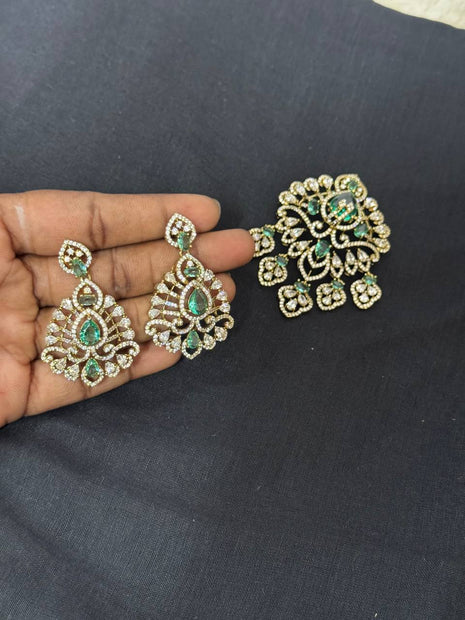 Stone Dollar With Earring