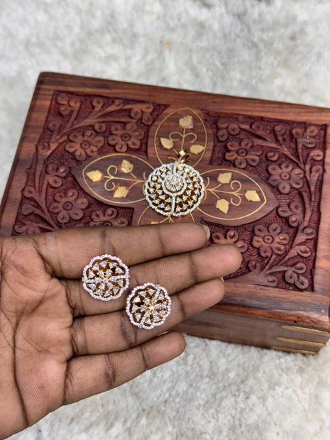 Stone Dollar With Earring