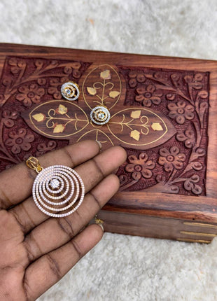 Stone Dollar With Earring