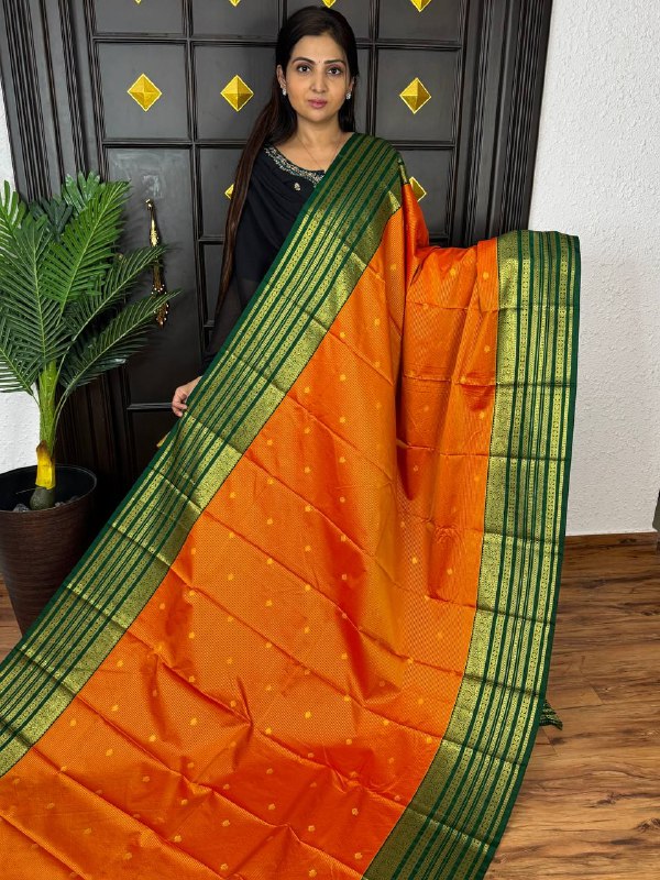 Vintage Vaira Oosi Gold Zari