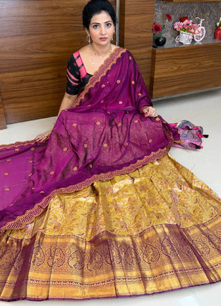 Lehenga in Free Size (Semi Stitched )