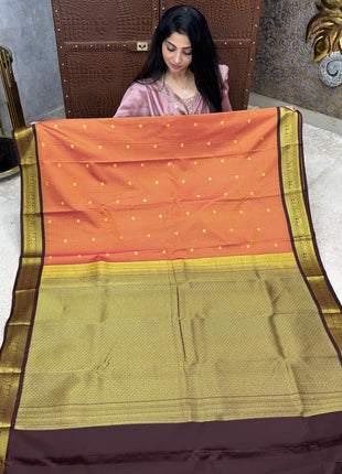 Vintage Vaira Oosi Gold Zari