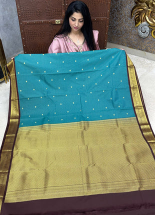 Vintage Vaira Oosi Gold Zari