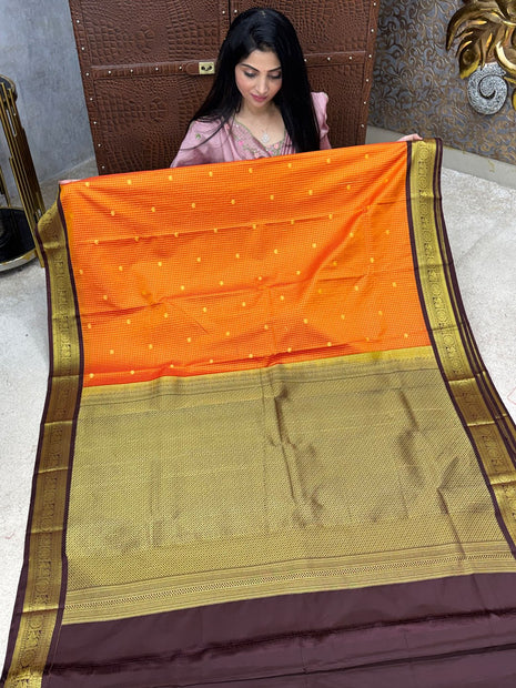 Vintage Vaira Oosi Gold Zari Coffee Brown Border