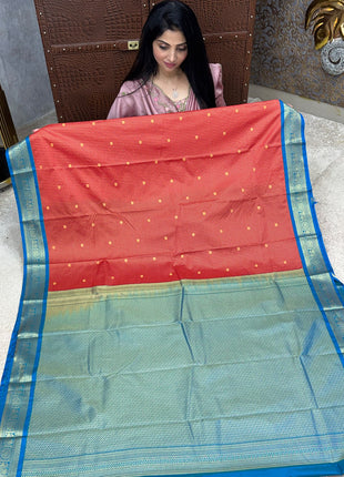 Vintage Vaira Oosi Gold Zari