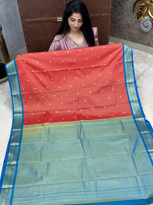 Vintage Vaira Oosi Gold Zari