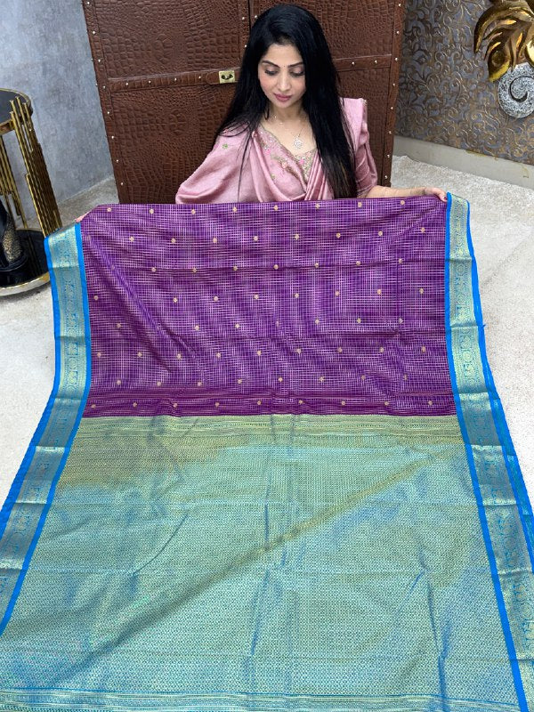 Vintage Vaira Oosi Gold Zari