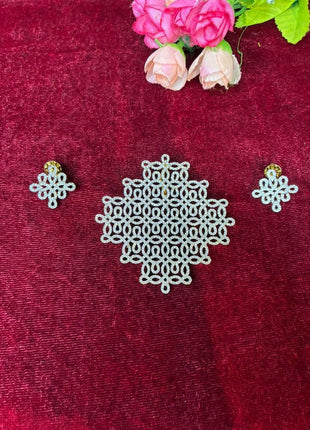 Stone Dollar With Earring