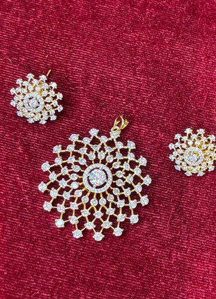 Stone Dollar With Earring