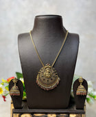 Long dollar chain