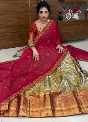 Lehenga in Free Size (Semi Stitched )