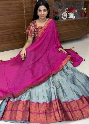 Lehenga in Free Size (Semi Stitched )