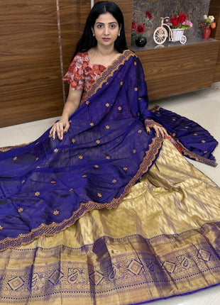 Lehenga in Free Size (Semi Stitched )