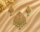 Stone Dollar With Earring