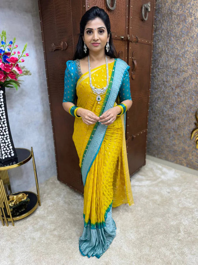 Nidhi purchased two sarees for Rs 2150 each She sold one saree at a loss of  8% and the - Maths - - 10557821 | Meritnation.com