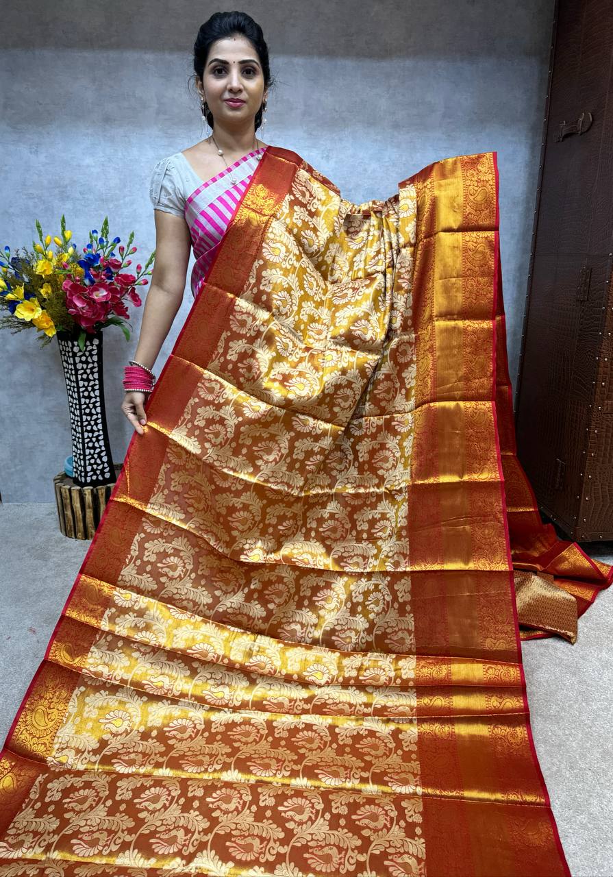 Photo of south indian red bridal saree with gold jewellery