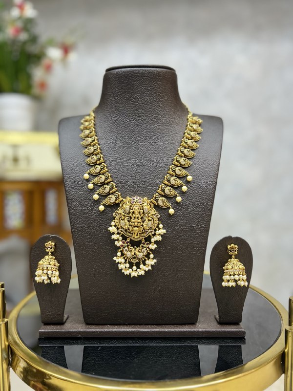 Centre Lakshmi Pendant Antique Necklace Set