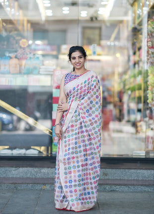 Linen with Pom Pom