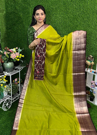 Chiniya Silk with 2 Blouses Contrast Blouse with Banarasi Blouse