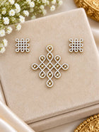 Stone Dollar With Earring